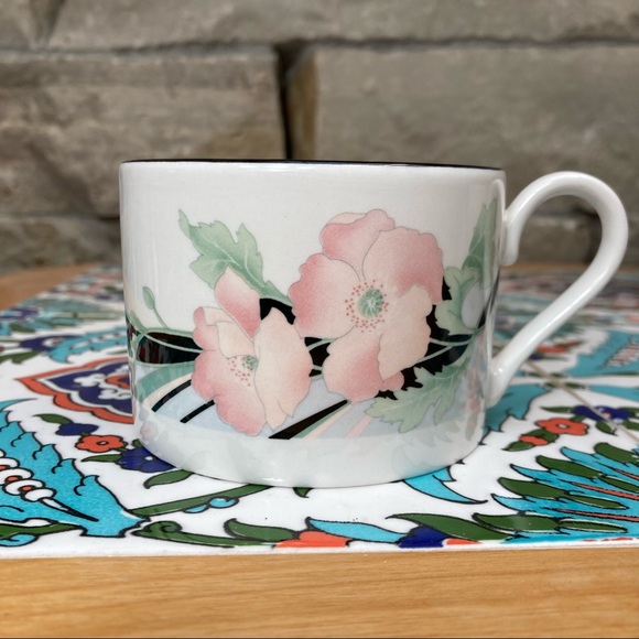 Vintage Floral Sanago Mugs - Picture 2 of 11